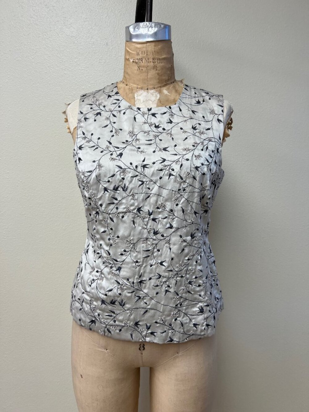 EUC VIntage Y2K Chelsea Campbell Embroidered Beaded Silk Tank Top Size 10